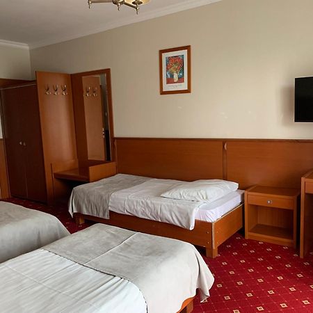Hotel Albatros Serwy Екстериор снимка