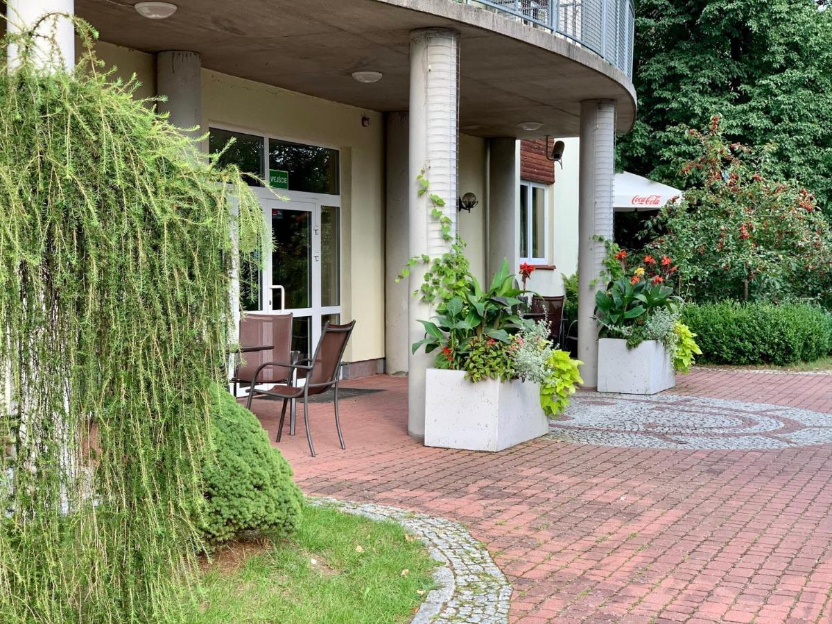 Hotel Albatros Serwy Екстериор снимка