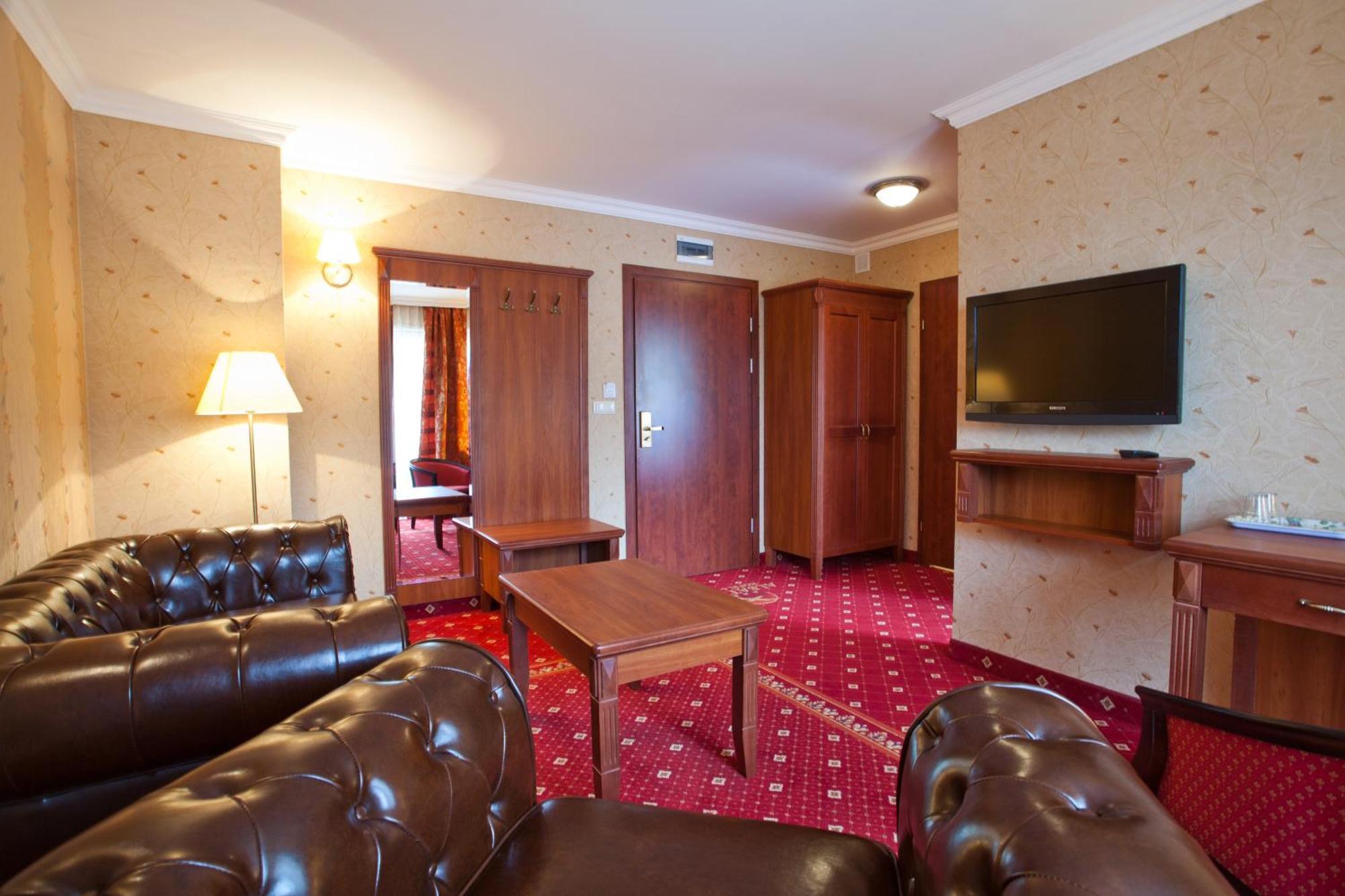 Hotel Albatros Serwy Екстериор снимка