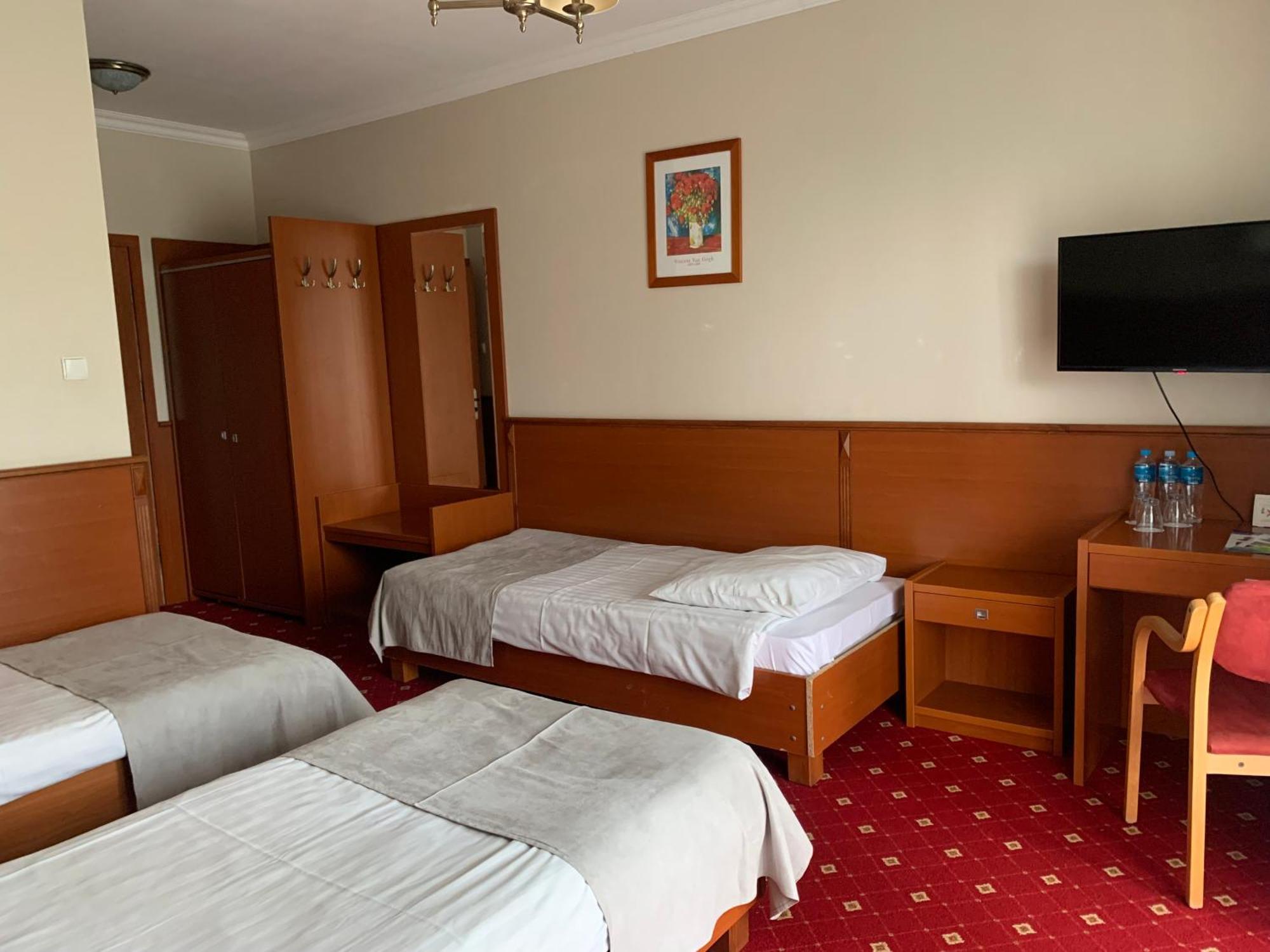 Hotel Albatros Serwy Екстериор снимка