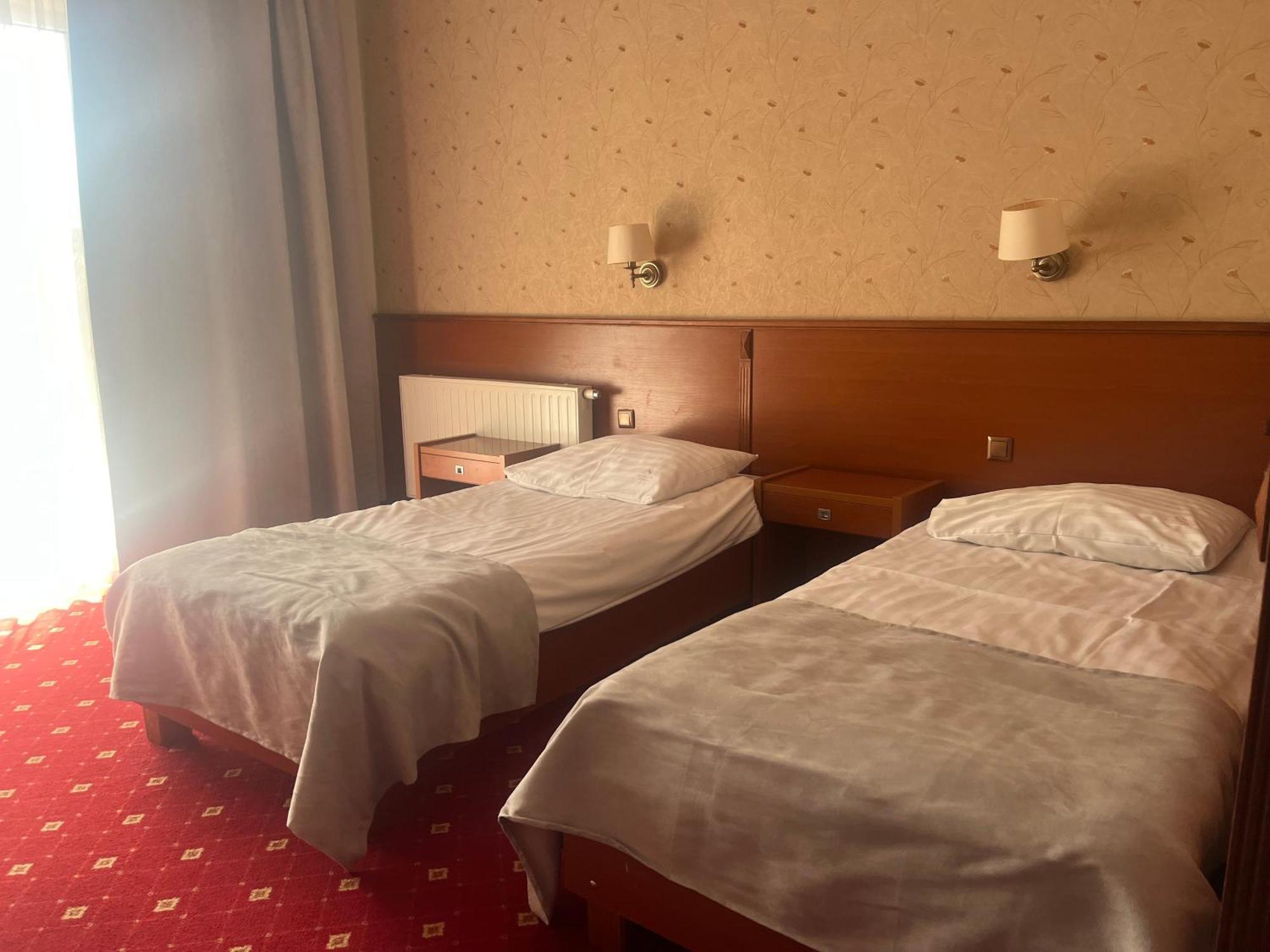 Hotel Albatros Serwy Екстериор снимка