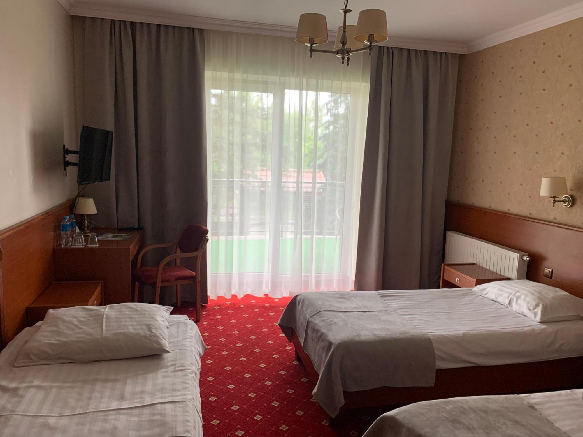 Hotel Albatros Serwy Екстериор снимка