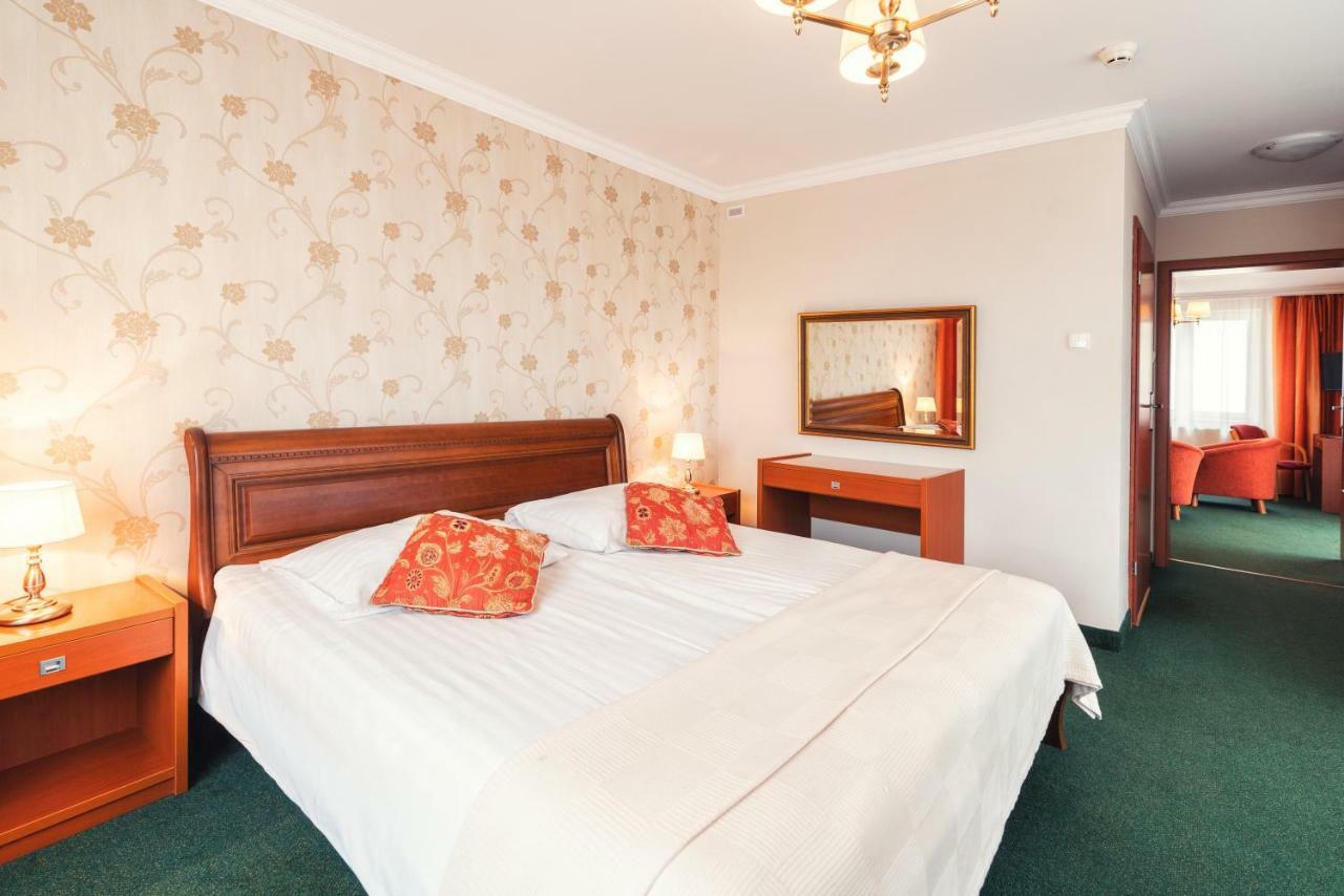 Hotel Albatros Serwy Екстериор снимка