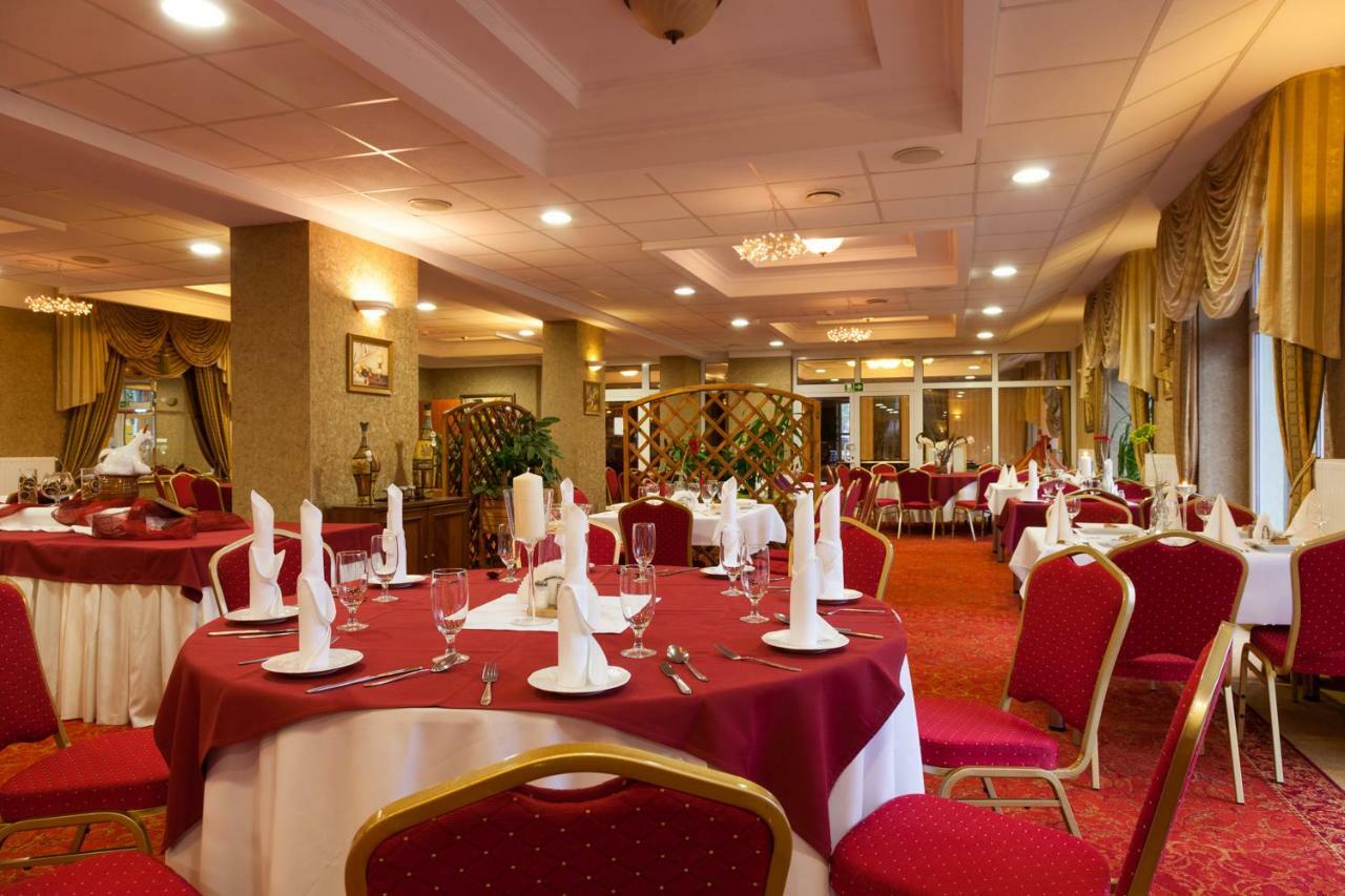 Hotel Albatros Serwy Екстериор снимка